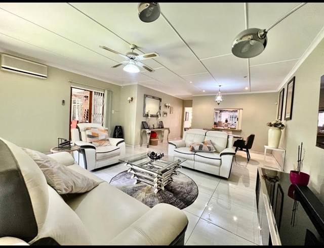 3 BEDROOM COMPLEX FOR SALE IN SCOTTSVILLE